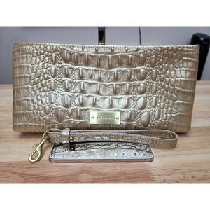 EUC Brahmin Gold Kayla Wristlet
